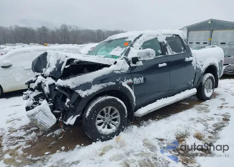 2015 Ram 1500 Laramie из США, поврежденный, VIN 1C6RR7NTXFS513771